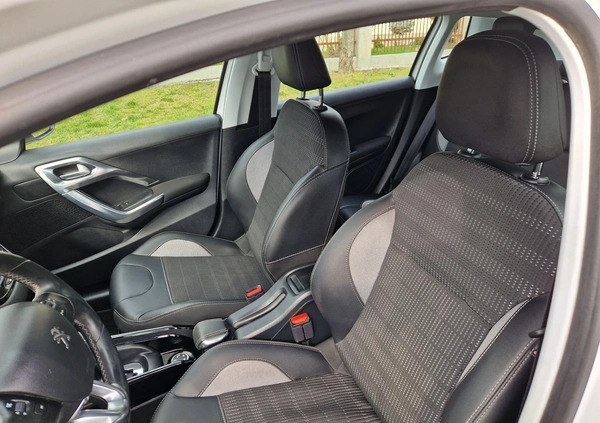 Peugeot 2008 cena 49900 przebieg: 70000, rok produkcji 2017 z Gniezno małe 352